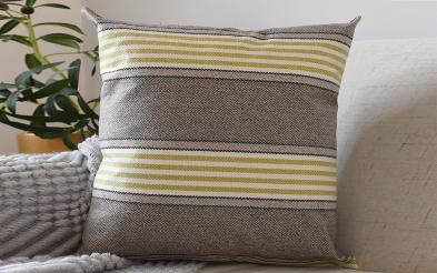 Throw pillow 03202